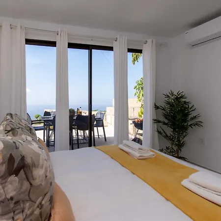 Infinity House. Ocean View Hot Tub. Semesterbostad